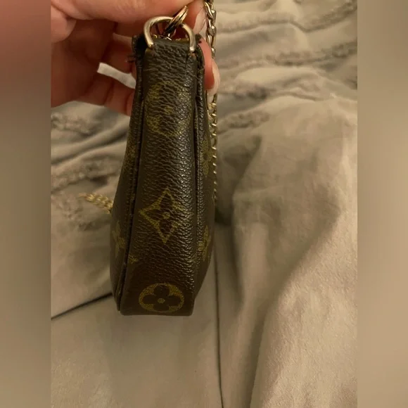 Louis Vuitton Monogram Canvas Crossbody Bag in Brown - Picture 5 of 9